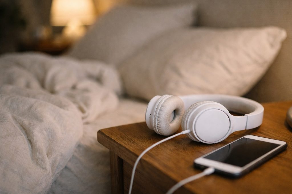 ¿Qué pasa en el cerebro cuando duermes con música?